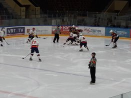 4 декабря на ледовой арене «Кристалл» МБУ «Мир спорта «Сталь» состоялись матчи по хоккею 11-го сезона регулярного Чемпионата «Ночной Хоккейной Лиги» в дивизионе 40+.