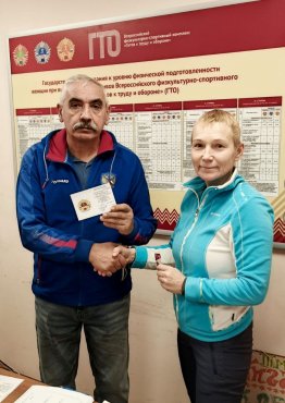 10 декабря 2025 г. золотые знаки ГТО и удостоверения активным работникам предприятий и организаций города вручил руководитель Центра тестирования